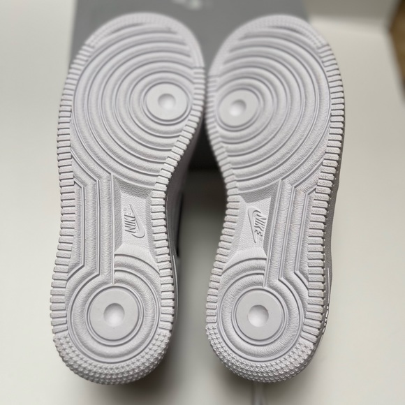 Nike Kids Air Force 1 White/Black Size 4Y - New in Box - Picture 6 of 6